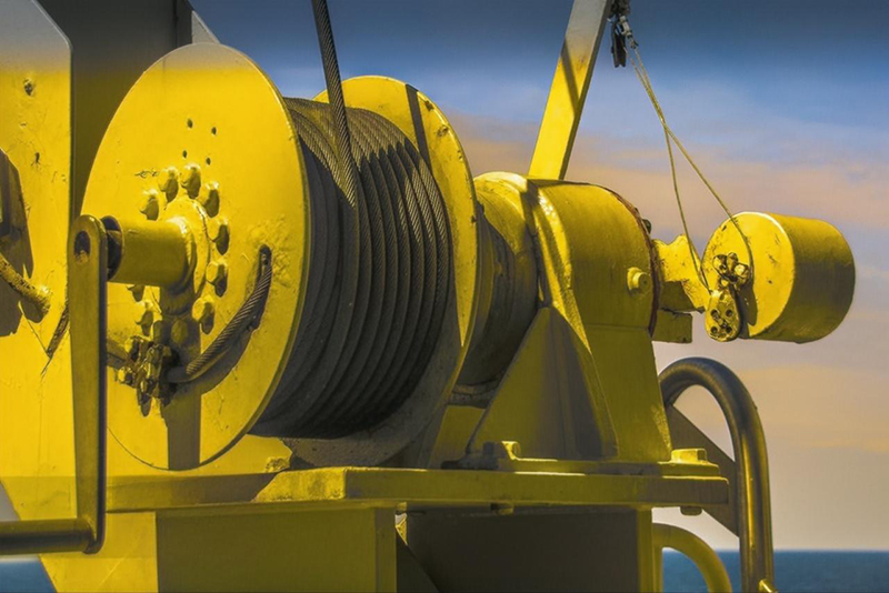 Winch for marine lifesaving