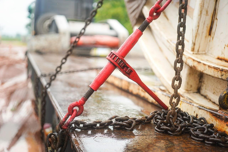 Steel chain hook fixed anchor, used to secure heavy objects transported by trailers
